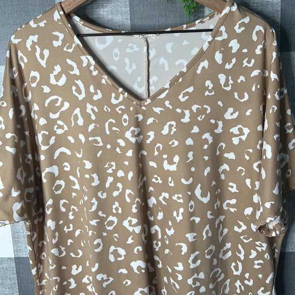 Woman’s Leopard Blouse - Picture 2 of 5